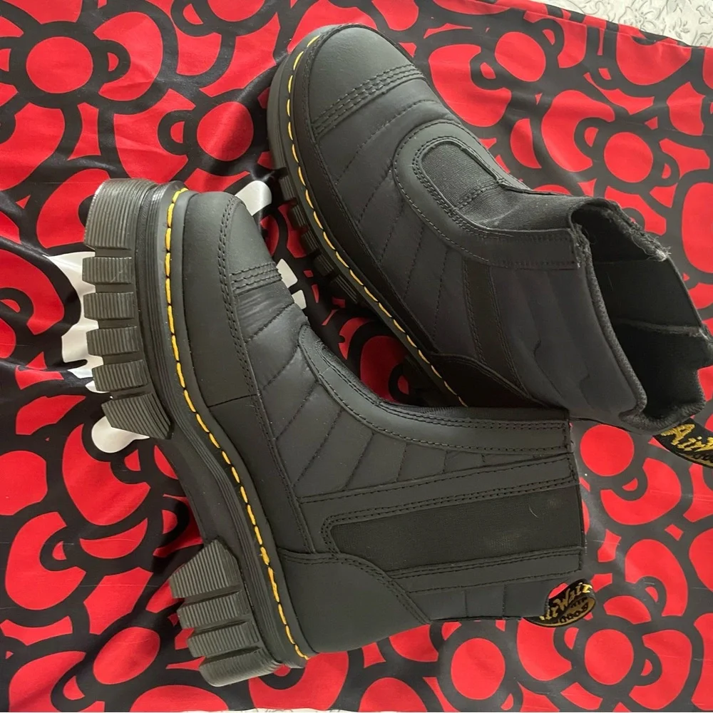 NWOT Doc Marten Platform Boots - Picture 4 of 5